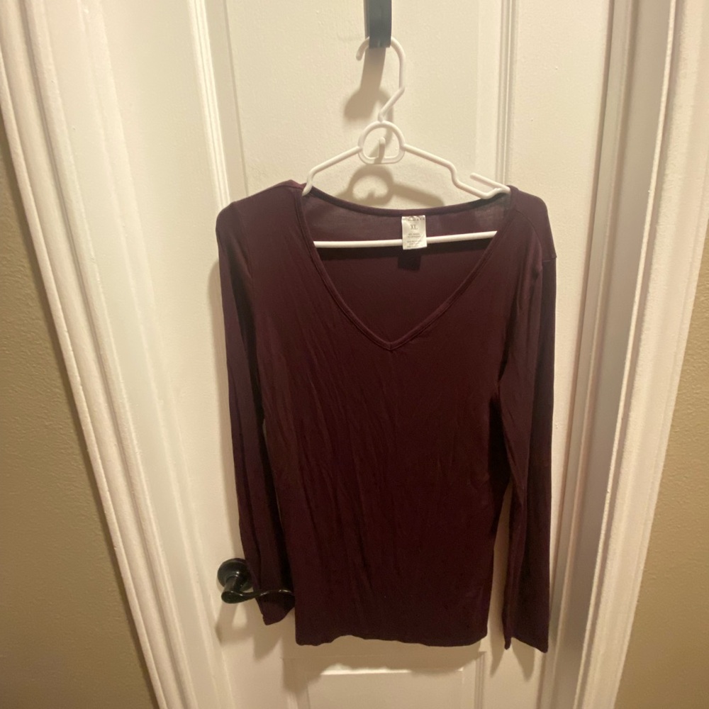 O’Thread burgundy top. Size XL. Excellent condition.